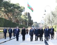President of European Council visits Alley of Martyrs in Baku (PHOTO)