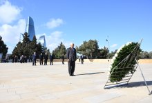 President of European Council visits Alley of Martyrs in Baku (PHOTO)