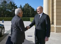 President Ilham Aliyev holds one-on-one meeting with President of European Council (PHOTO)
