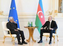 President Ilham Aliyev holds one-on-one meeting with President of European Council (PHOTO)