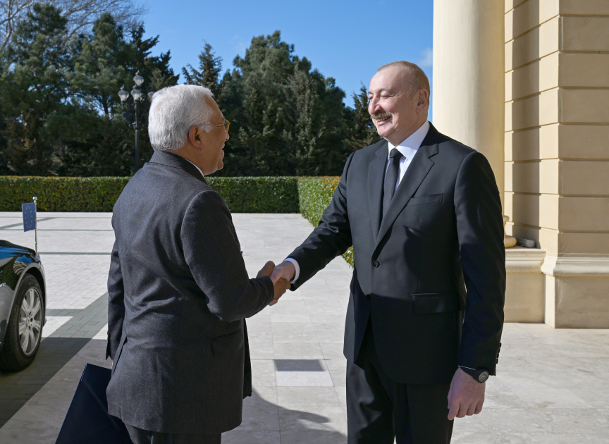 President Ilham Aliyev holds one-on-one meeting with President of European Council (PHOTO)