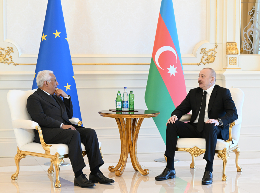 President Ilham Aliyev holds one-on-one meeting with President of European Council (PHOTO)