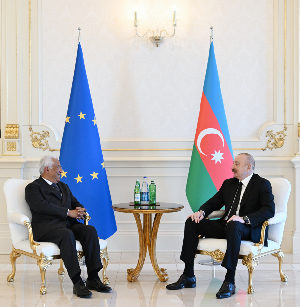 President Ilham Aliyev holds one-on-one meeting with President of European Council (PHOTO)