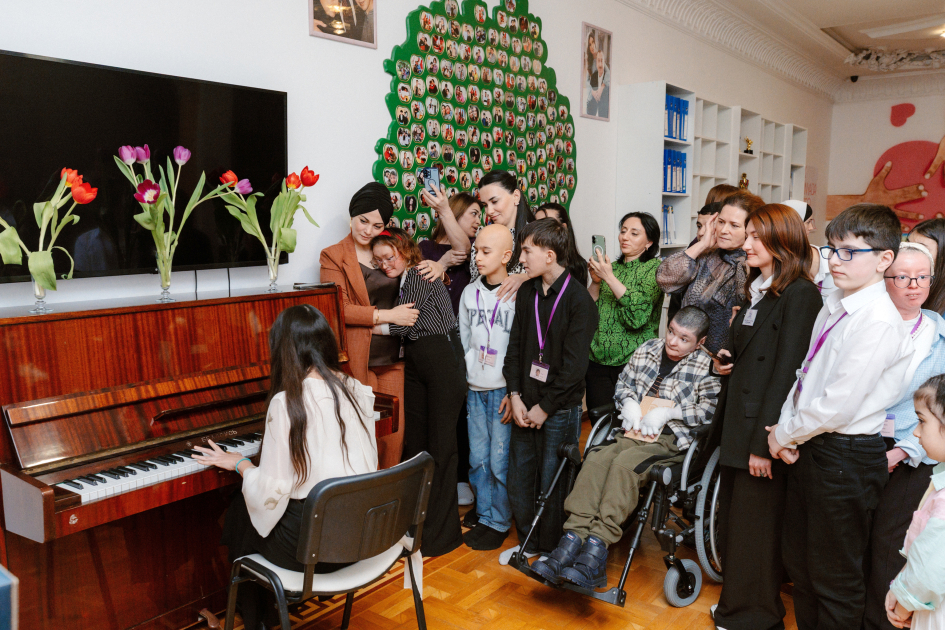 Leyla Aliyeva, Arzu Aliyeva, and Alena Aliyeva visit “Support for Living” Center (PHOTO)