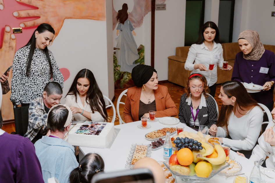 Leyla Aliyeva, Arzu Aliyeva, and Alena Aliyeva visit “Support for Living” Center (PHOTO)
