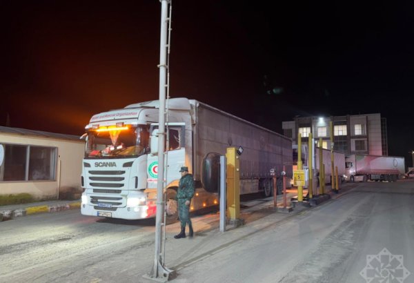 Russian humanitarian aid for Iran departs from Azerbaijani border (PHOTO)
