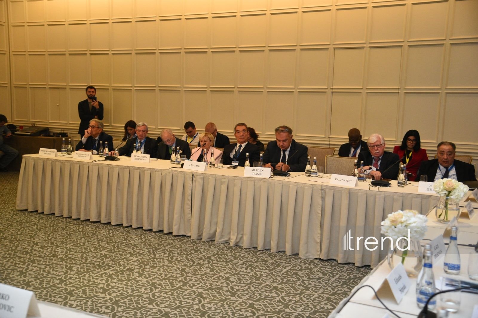 Additional discussions underway at XIII Global Baku Forum (PHOTO)
