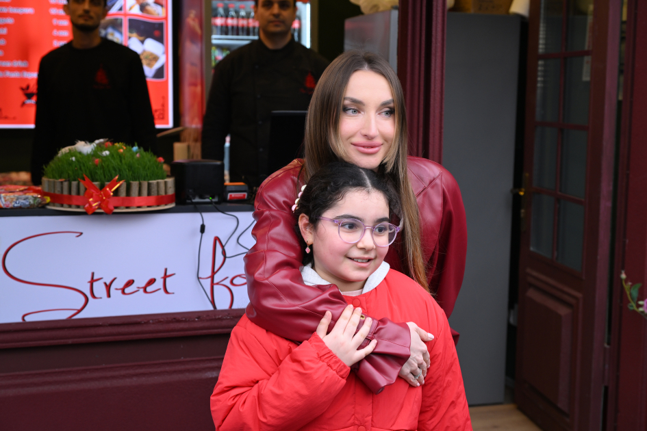 Alena Aliyeva visits Novruz fair (PHOTO)