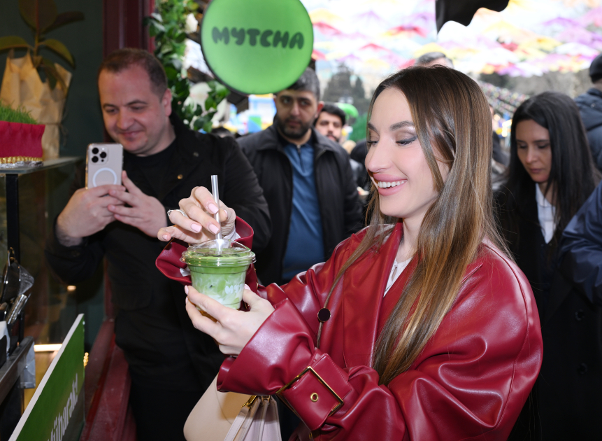 Alena Aliyeva visits Novruz fair (PHOTO)