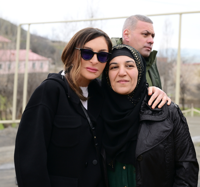 President Ilham Aliyev, First Lady Mehriban Aliyeva inspect restoration of individual houses and infrastructure in Khanoba village of Khojavend (PHOTO/VIDEO)
