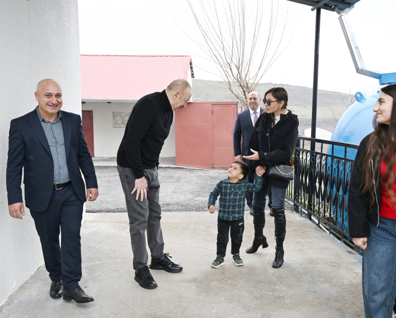 President Ilham Aliyev, First Lady Mehriban Aliyeva inspect restoration of individual houses and infrastructure in Khanoba village of Khojavend (PHOTO/VIDEO)