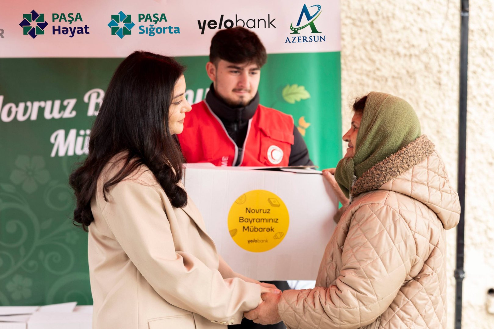 Yelo Bank shares holiday joy with underprivileged families (PHOTO)