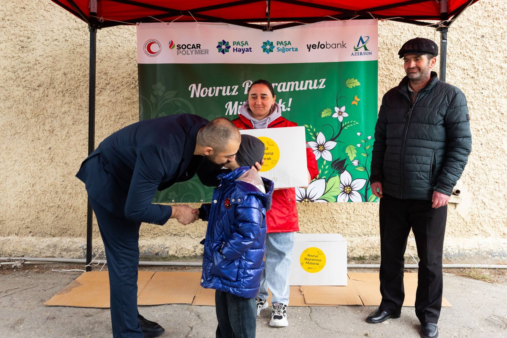 Yelo Bank shares holiday joy with underprivileged families (PHOTO)