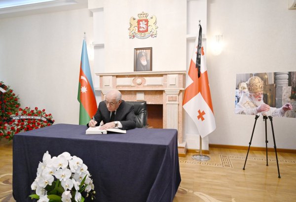 Azerbaijani PM expresses condolences at Georgian embassy (PHOTO)