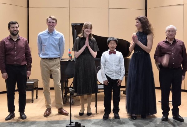 Connecticut state hosts "West Meets East" concert (PHOTO)