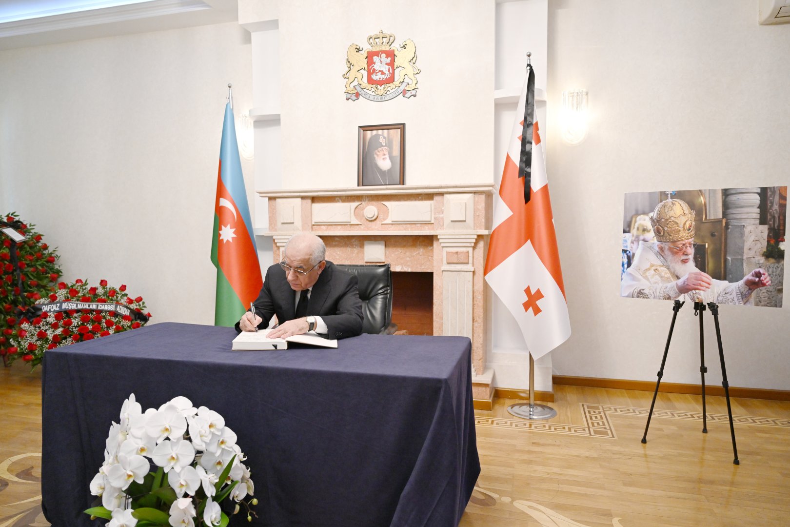 Azerbaijani PM expresses condolences at Georgian embassy (PHOTO)