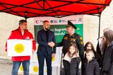 Yelo Bank shares holiday joy with underprivileged families (PHOTO)