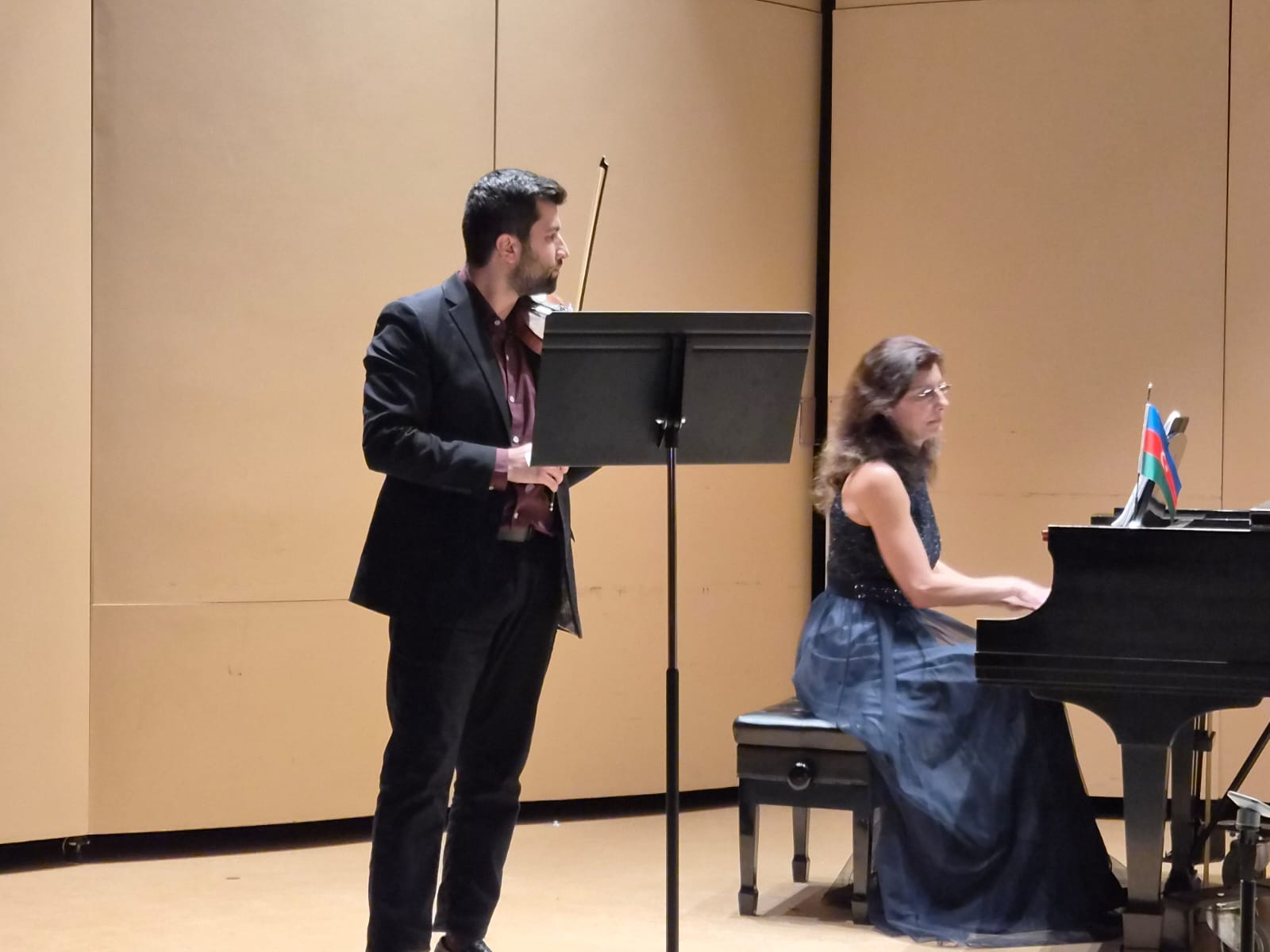 Connecticut state hosts "West Meets East" concert (PHOTO)