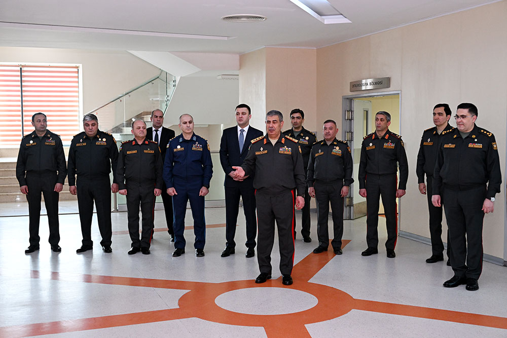 Azerbaijani Defense Ministry's leadership visits Military Hospital (PHOTO)