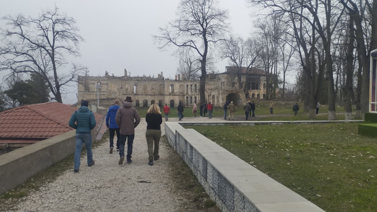 International travelers explore Shusha (PHOTO)