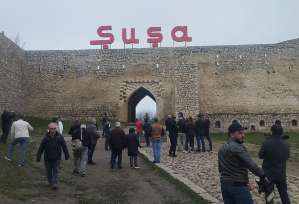 International travelers explore Shusha (PHOTO)