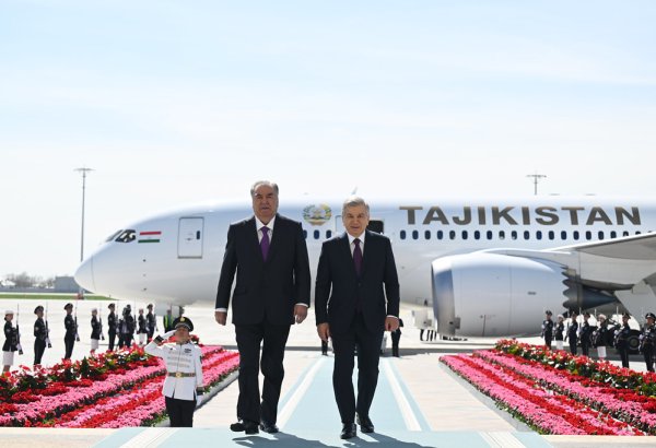 Tajik president arrives in Uzbekistan on state visit