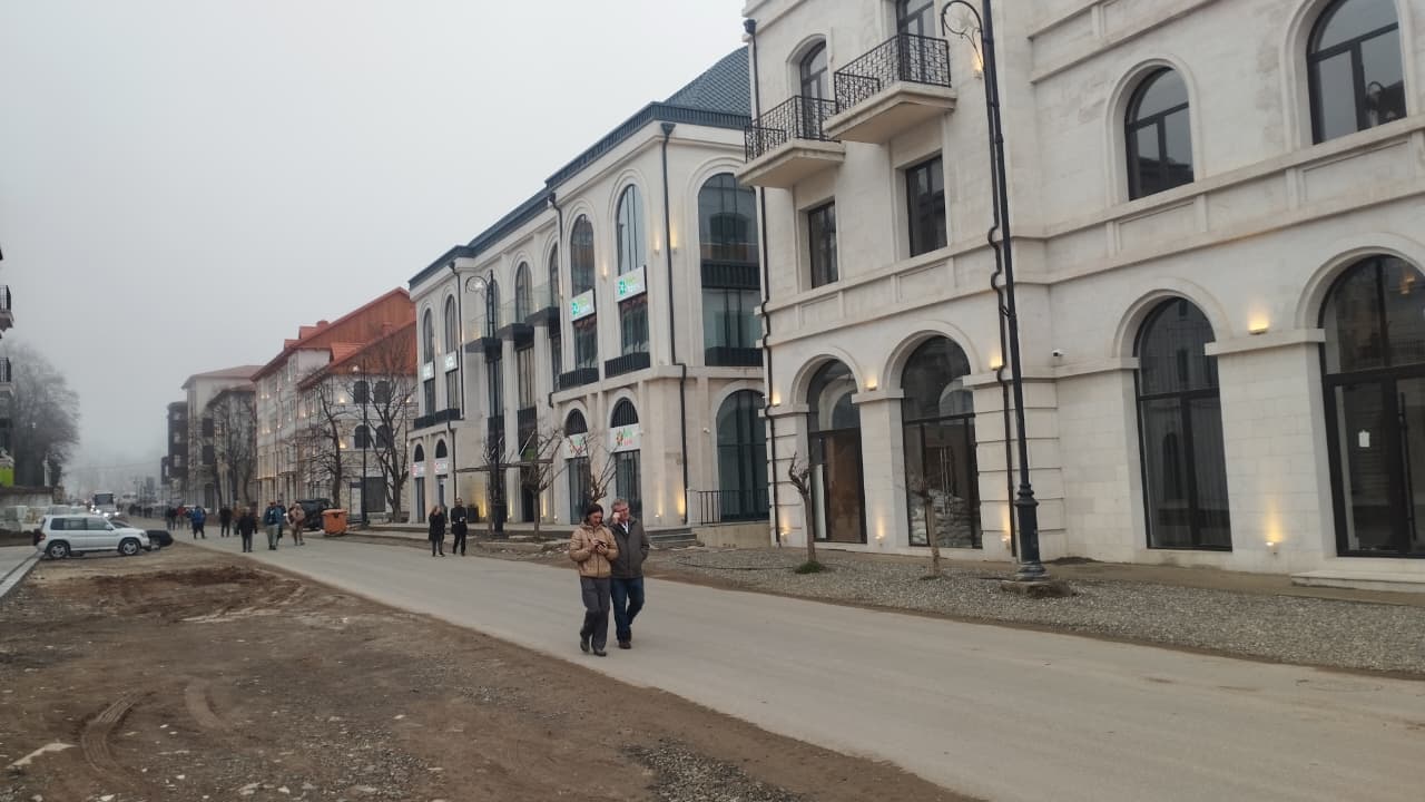 International travelers explore Shusha (PHOTO)