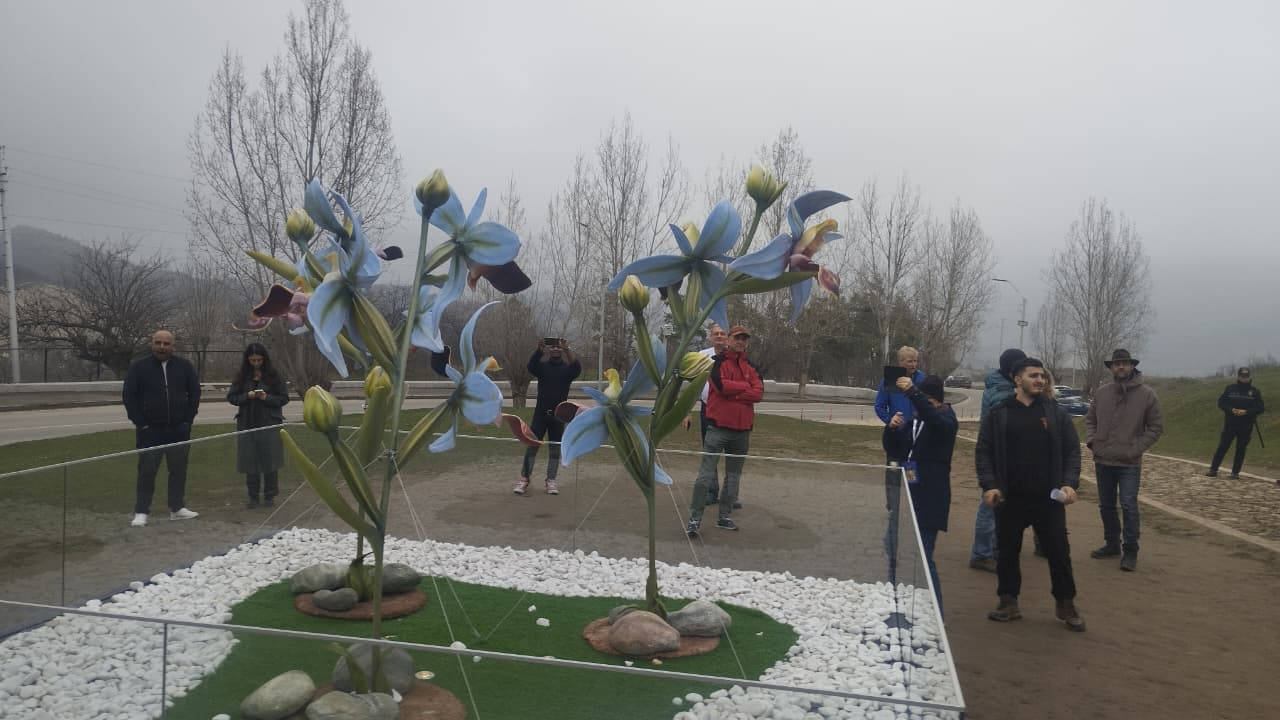 International travelers explore Shusha (PHOTO)