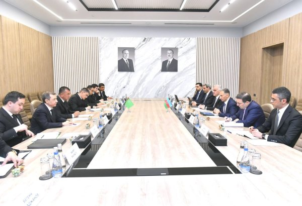 Azerbaijan, Turkmenistan assess development of transport cooperation