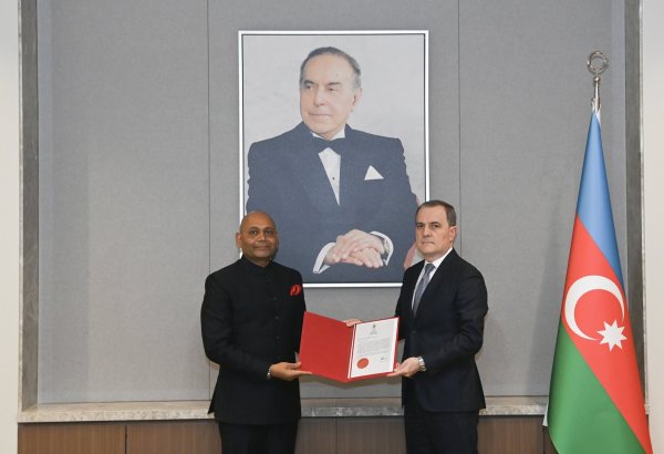 Azerbaijan's FM receives new Indian ambassador, discusses bilateral relations (PHOTO)