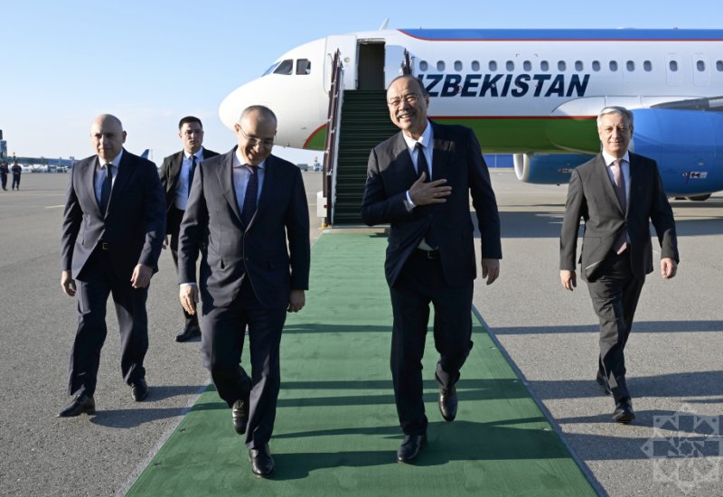 Uzbekistan’s Prime Minister arrives in Azerbaijan (PHOTO)