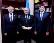 Azerbaijan presents 'Taraggi' medal to diaspora representative Akif Alaferdov (PHOTO)
