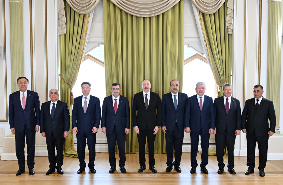 President Ilham Aliyev receives participants of meeting of heads of government of OTS member states (PHOTO/VIDEO)