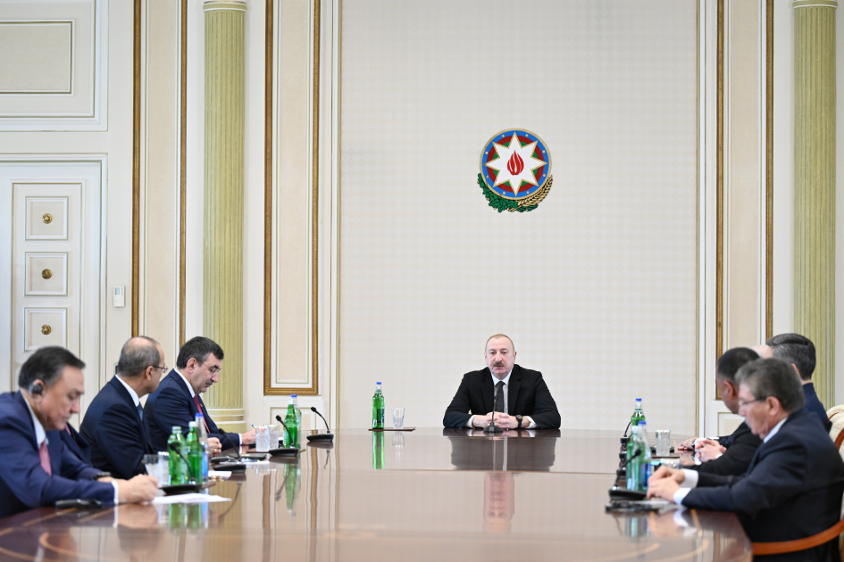President Ilham Aliyev receives participants of meeting of heads of government of OTS member states (PHOTO/VIDEO)