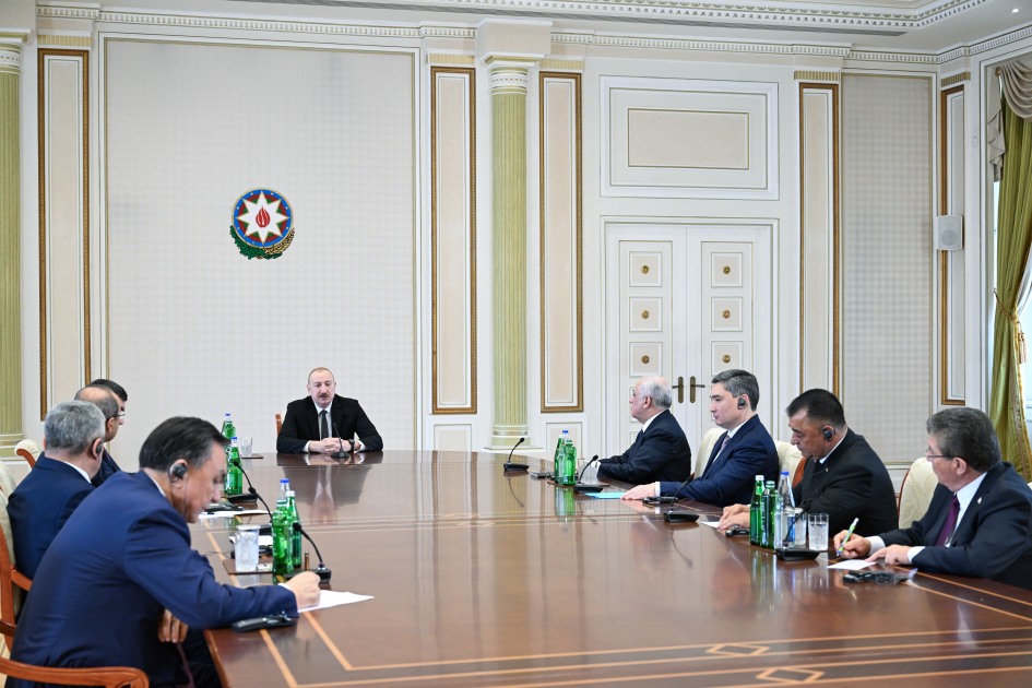 President Ilham Aliyev receives participants of meeting of heads of government of OTS member states (PHOTO/VIDEO)