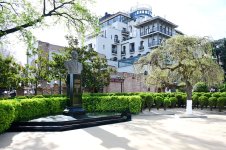 President Ilham Aliyev, First Lady Mehriban Aliyeva visit Statue of National Leader Heydar Aliyev in Tbilisi (PHOTO/VIDEO)