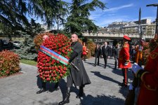President Ilham Aliyev, First Lady Mehriban Aliyeva visit Heroes Memorial in Tbilisi (PHOTO/VIDEO)