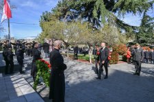 President Ilham Aliyev, First Lady Mehriban Aliyeva visit Heroes Memorial in Tbilisi (PHOTO/VIDEO)