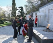 President Ilham Aliyev, First Lady Mehriban Aliyeva visit Heroes Memorial in Tbilisi (PHOTO/VIDEO)