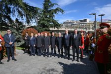President Ilham Aliyev, First Lady Mehriban Aliyeva visit Heroes Memorial in Tbilisi (PHOTO/VIDEO)