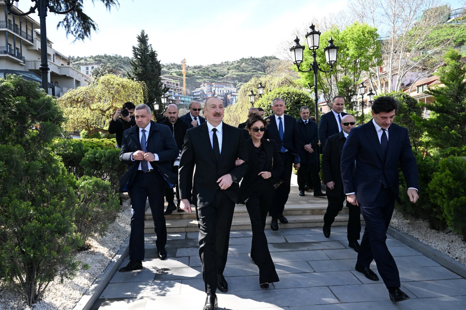 President Ilham Aliyev, First Lady Mehriban Aliyeva visit Statue of National Leader Heydar Aliyev in Tbilisi (PHOTO/VIDEO)