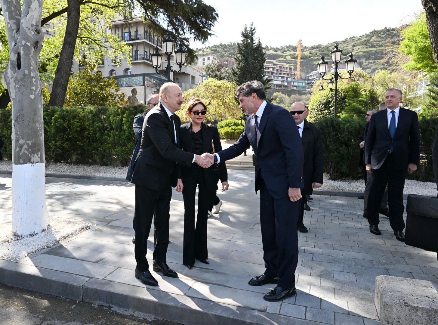 President Ilham Aliyev, First Lady Mehriban Aliyeva visit Statue of National Leader Heydar Aliyev in Tbilisi (PHOTO/VIDEO)