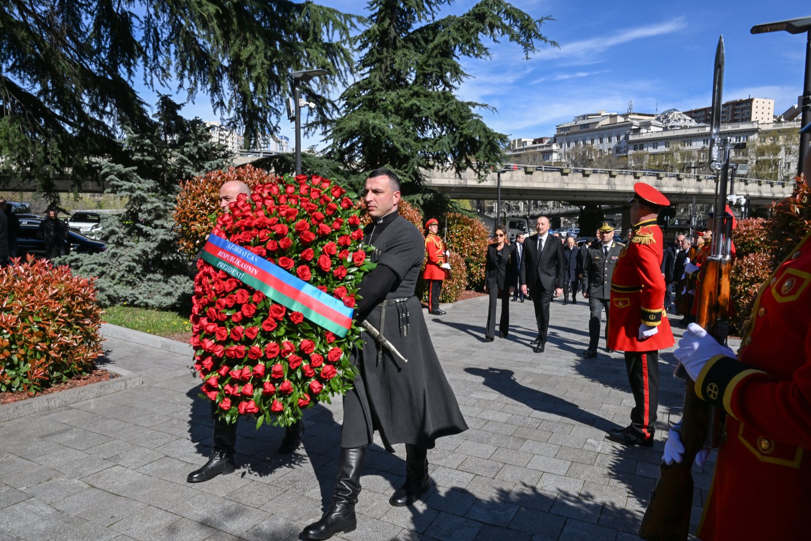 President Ilham Aliyev, First Lady Mehriban Aliyeva visit Heroes Memorial in Tbilisi (PHOTO/VIDEO)