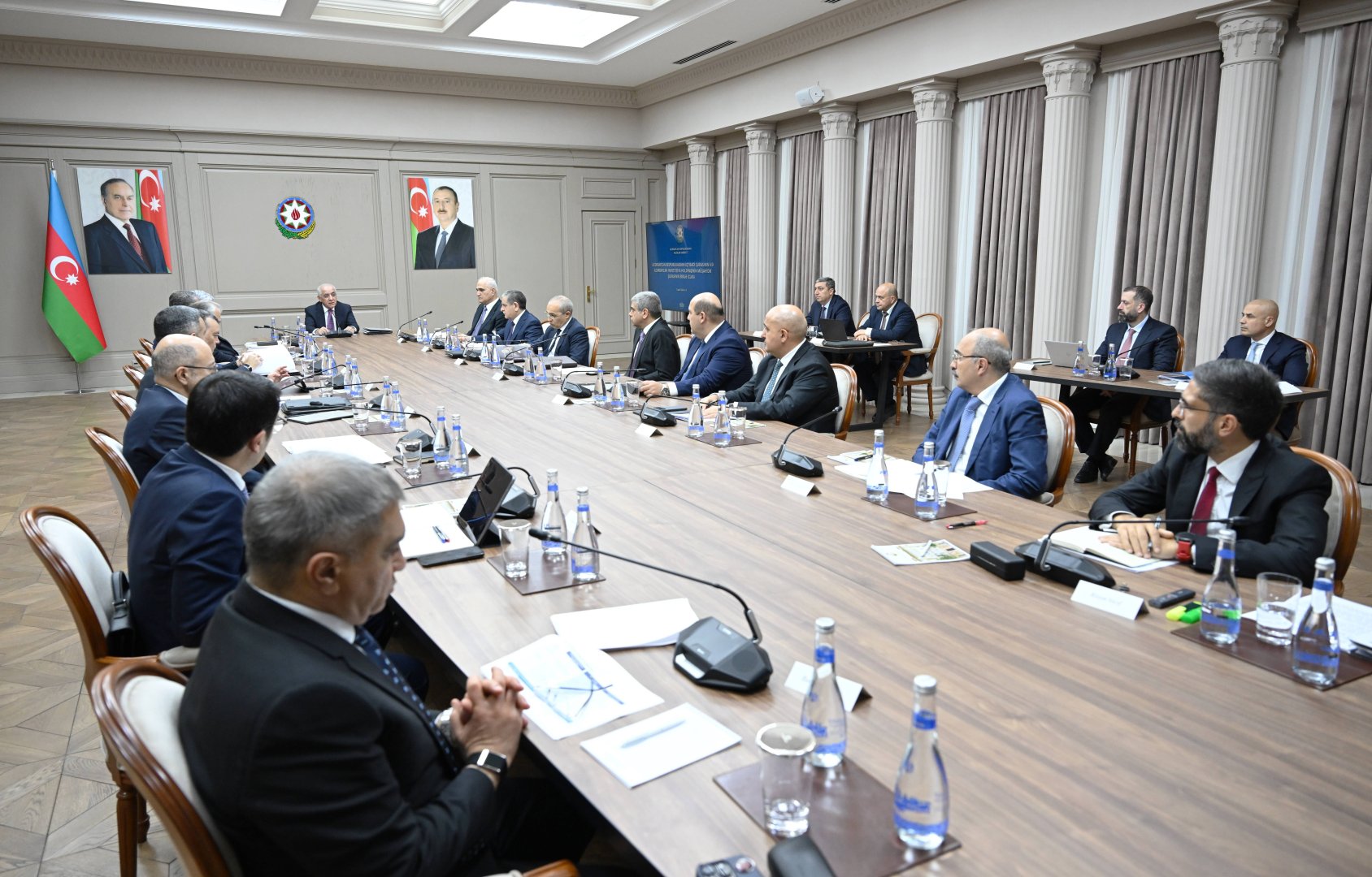 Azerbaijan reviews fuel demand and tasks SOCAR (PHOTO)