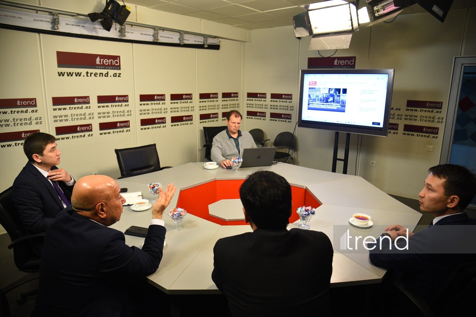Kazakhstan’s Vice Minister of Culture and Information and Chairman of International Information Committee of Kazakh Foreign Ministry visit Trend News Agency office (PHOTO)