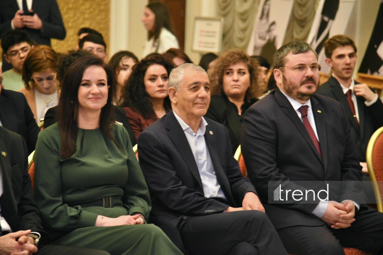 'Not All of Them: Portraits of War Refugees' exhibition ceremony wraps up in Baku (PHOTO)