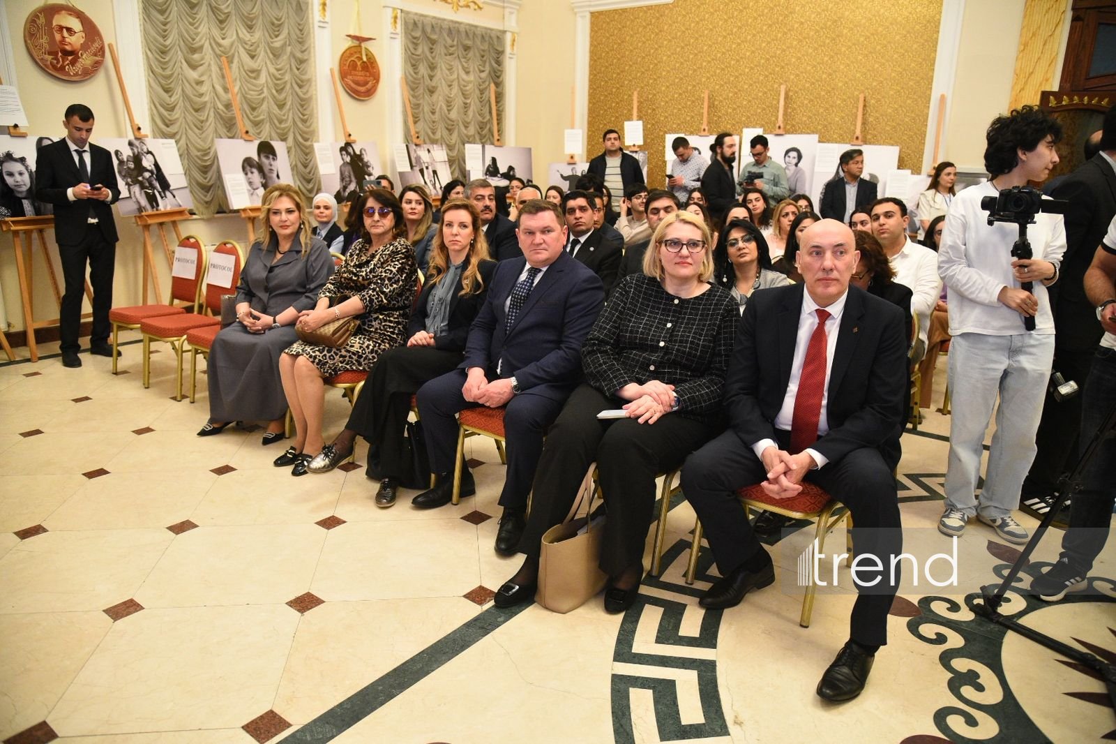 'Not All of Them: Portraits of War Refugees' exhibition ceremony wraps up in Baku (PHOTO)