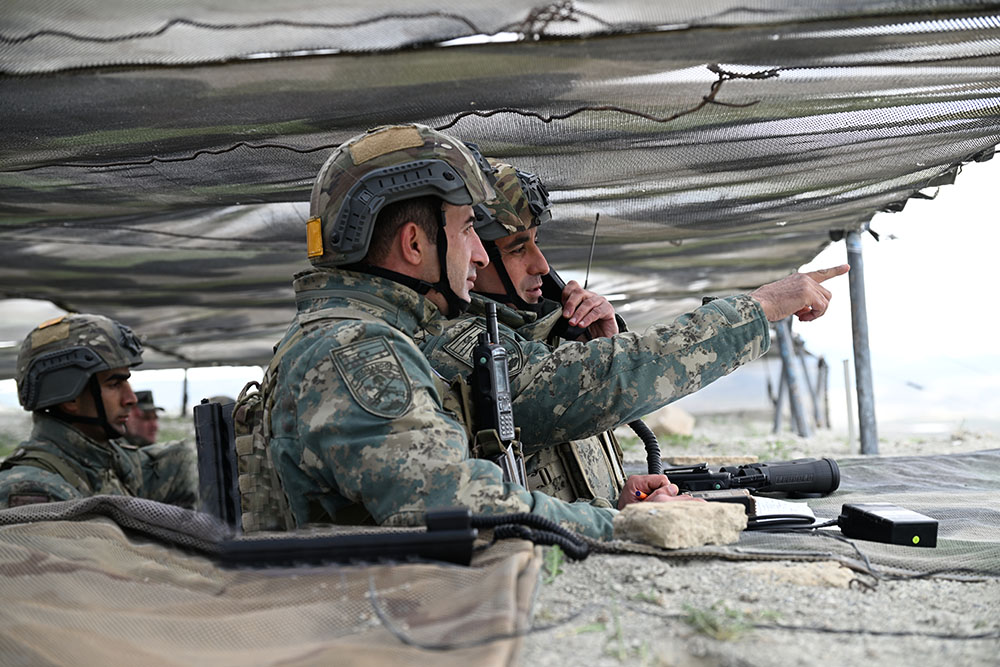 Leadership of Ministry of Defense inspects progress of tactical exercise (PHOTO)