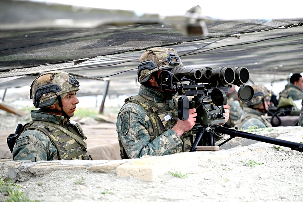 Leadership of Ministry of Defense inspects progress of tactical exercise (PHOTO)