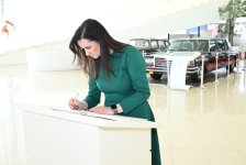 Lithuanian Prime Minister visits Heydar Aliyev Center in Baku (PHOTO)